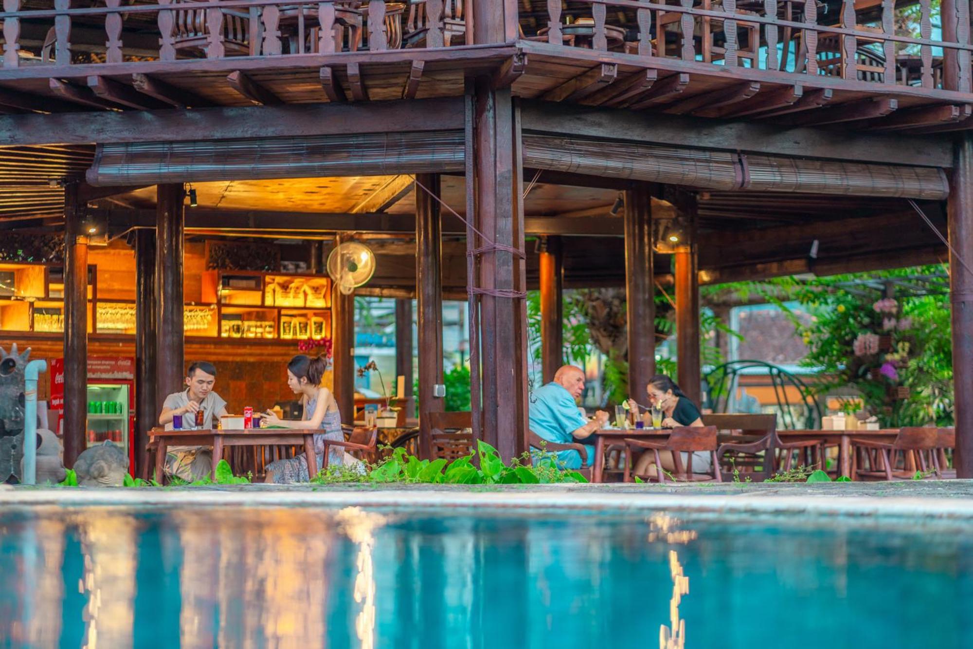 The Central Lovina Hotel & Restaurant Экстерьер фото