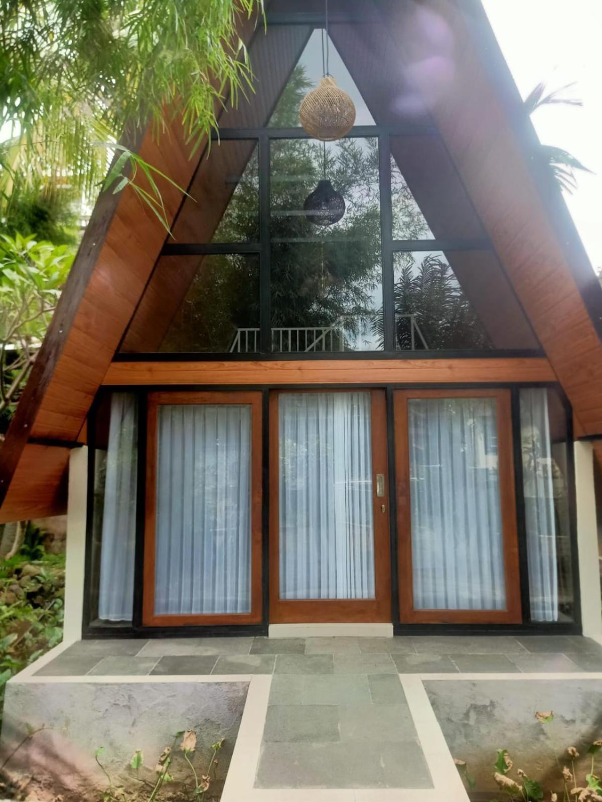 The Central Lovina Hotel & Restaurant Экстерьер фото